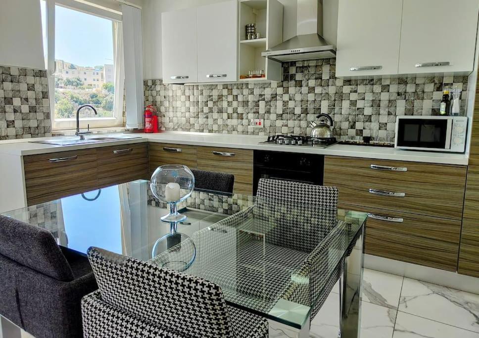 Apartamento 'home Away From Home' By The Sea San Julián