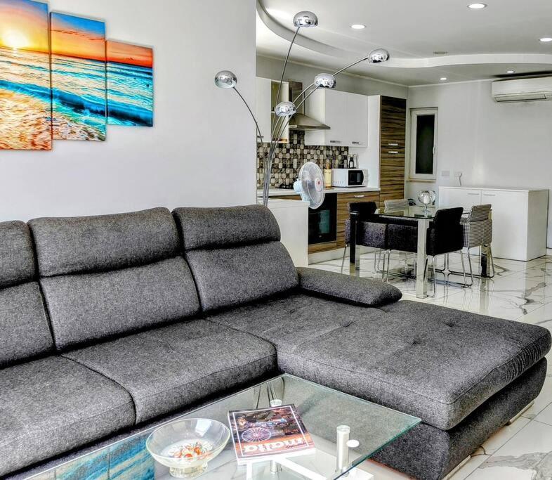 'home Away From Home' By The Sea Apartment Saint Julian's