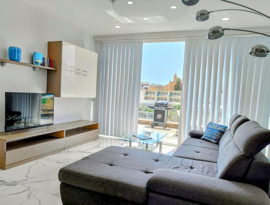 Apartment 'home Away From Home' By The Sea
